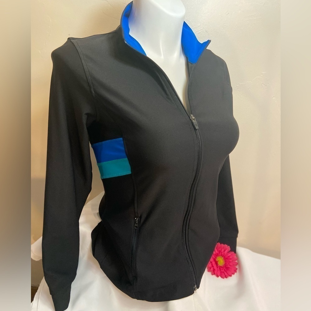 Xersion~Performance Wear Zip-Up Jacket~Blue/Teal Detail~Pockets~Fitted~Size M/M